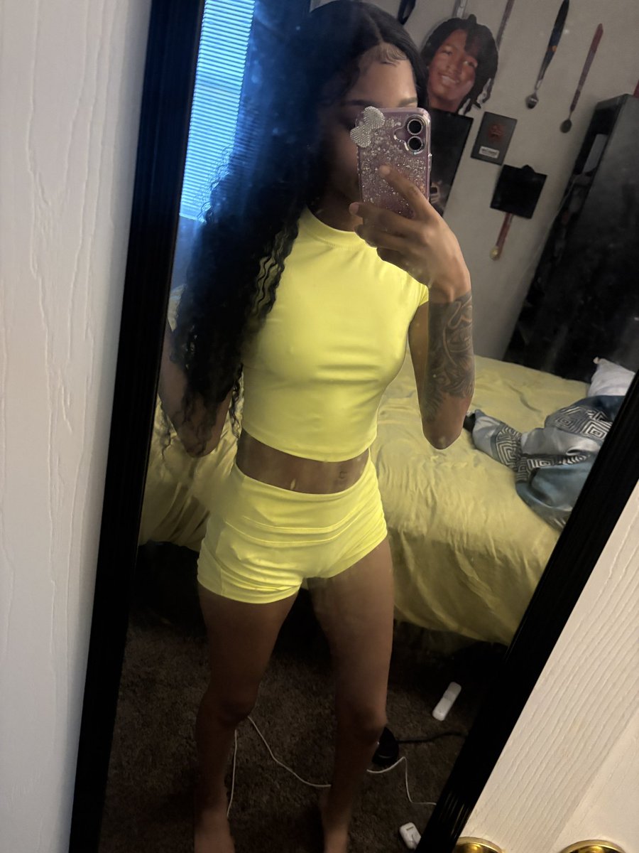 misstinybae's tweet photo. Lemon drop #cute #petite 😍 https://t.co/2RI1iifAil