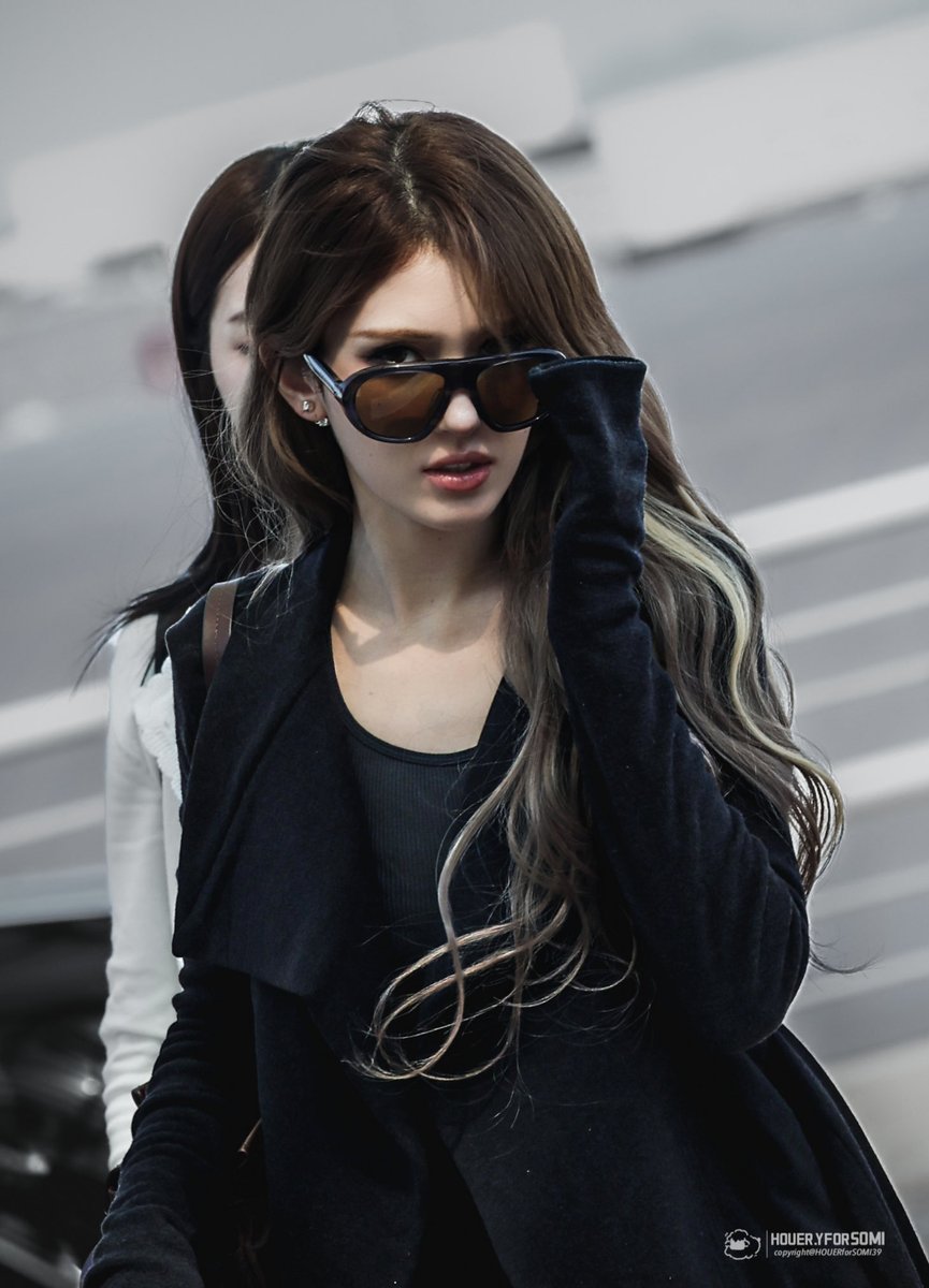 HOUERforSOMI39's tweet photo. 260605 ICN 출국 HQ.
🖤

#전소미 #JEONSOMI #아이오아이 #IOI https://t.co/Lo5h151IyQ