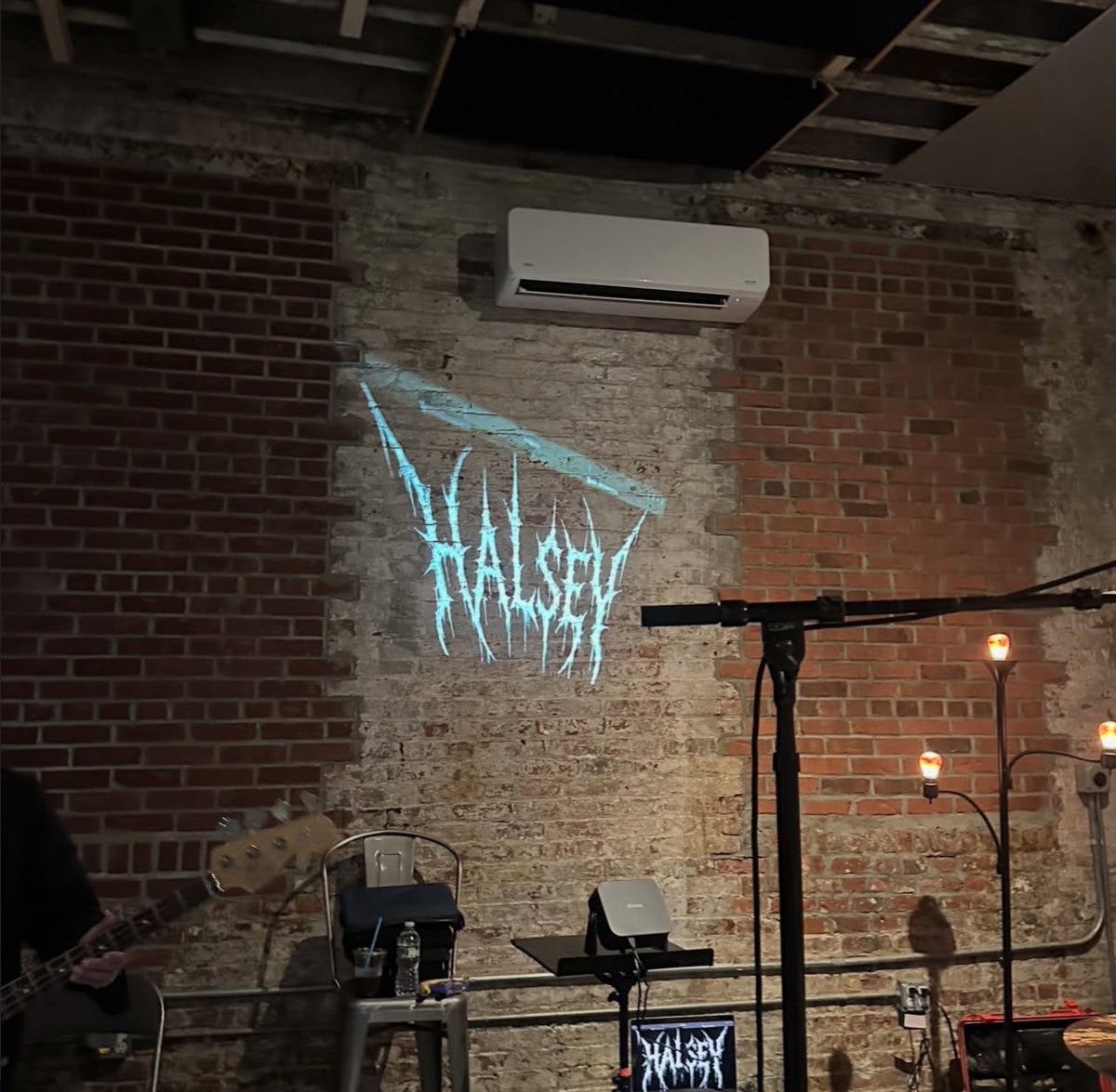 hfkzelda's tweet photo. metal logo. heavy album?? heavy album halsey??? heavy album??? https://t.co/Y2L64bpg0V