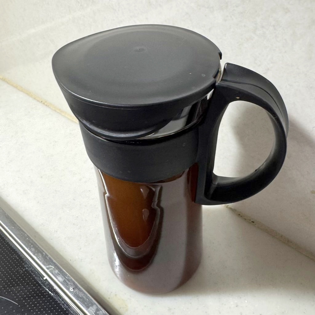 WPFanBlog's tweet photo. この時間に仕込んでいる『水出しアイスコーヒー』。

朝にはちょうど「8時間漬け込み」になっていると思います。

昨日も言ったけど、「サイズ感がちょうどいい」と思ってます。 https://t.co/Vf8ZBnTIwp