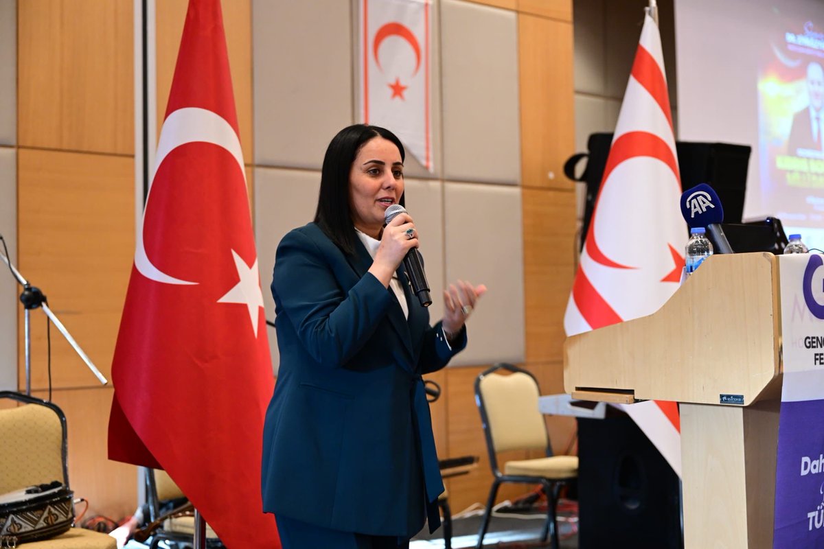 hatice_atan73's tweet photo. 📍Malatya

Türkiye Eğitim ve Gençlik Federasyonu’ nun ev sahipliğinde, KKTC Meclis Başkanı Sayın Dr. Ziya Öztürkler’ in katılımları ve sunumuyla gerçekleştirilen 

📌 “Geçmişten Geleceğe Kıbrıs Sorunu ve Milli Davamız”
 
konulu konferansa katılım sağladık.Program kapsamında açılışı gerçekleştirilen ;

📌 “6 Şubat ve Yaşam”

temalı fotoğraf sergisinin açılışını gerçekleştirdik. Asrın felaketinde yaşanan acıyı ve Devletimizin şefkati ve kudreti, milletimizin duası ile ihya edilen şehrimizde hüznü ve mutluluğu aynı anda yaşadık.

Onursal Başkanlığı görevini şahsıma lâyık gören Türkiye Eğitim ve Gençlik Fedarasyonu Başkanı Ahmet Bayduz kardeşime ve Yönetim Kuruluna canı gönülden teşekkür ediyor, bu anlamlı çalışmaları için tebrik ediyorum. Başarılarınız daim olsun.
@mustafaciftcitr 
@turanbulent 
@kubrayigitbasi