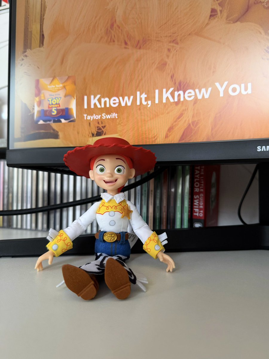 ellesversion's tweet photo. unfortunately, she was the best purchase ever https://t.co/5nEoqct9RN