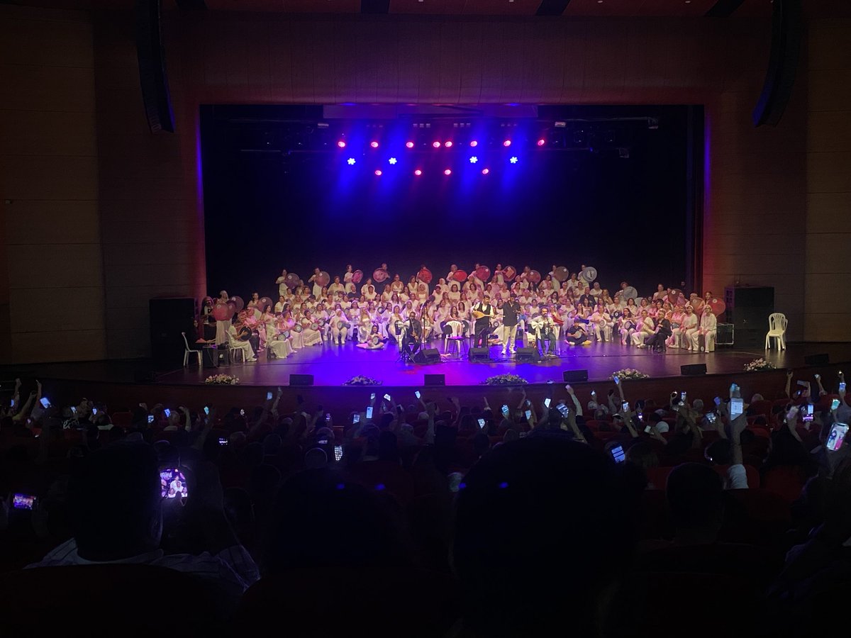 NesibeTekerChp's tweet photo. El Ele Sanat Derneği’nin 150 kadından oluşan ritim grubunun muhteşem konserine katılım sağladık. Ritimlerin coşkusu ve kadınların güçlü enerjisiyle unutulmaz bir gece yaşadık. Emeği geçen herkese teşekkür ediyoruz.” 🎶🌸 https://t.co/0PdazJ2KcX