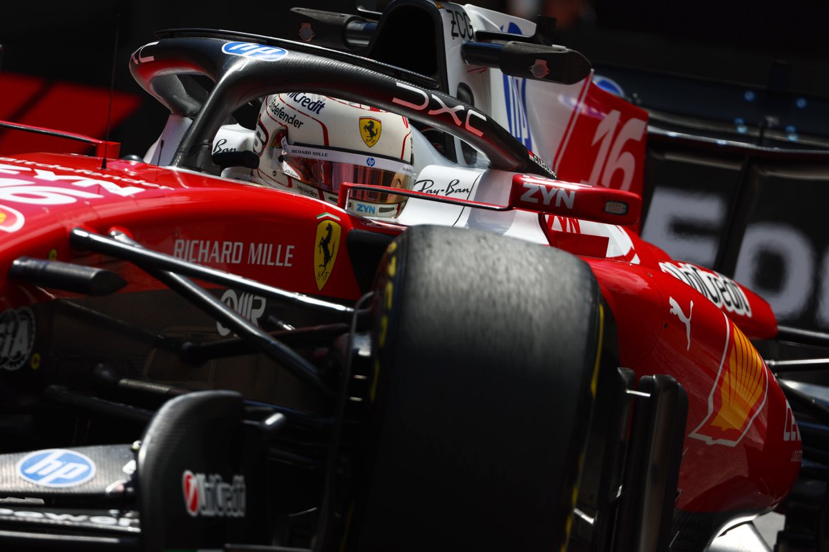 victorabadf1's tweet photo. ¡Final de los Libres 2 en Mónaco! 🏁

Ferrari confirma las buenas sensaciones y vuelve a dominar la sesión, esta vez con Lewis Hamilton por delante del piloto de casa, Charles Leclerc.

Max Verstappen, tercero, ha reducido bastante las distancias con respecto a los Libres 1: tan solo décima y media separa a los tres primeros. El neerlandés vuelve a destacar entre los muros de Monte Carlo. Veremos mañana, a la hora de asumir riesgos.

Los Mercedes siguen sin brillar. George Russell, en esta ocasión, logra vencer a un Kimi Antonelli más inseguro en el segundo sector, reportando por radio que se sentía incómodo con el monoplaza.

McLaren sigue en la cola de la zona alta, con un Oscar Piastri sufriendo en gran parte de sus vueltas y con Lando Norris sufriendo un problema de fiabilidad.

Por lo demás, sigue destacando Audi en lo alto de la zona media por delante de Haas y Williams, que ha rozado el Top 10 en ambas sesiones.

1º - Hamilton 🇬🇧
2º - Leclerc 🇲🇨
3º - Verstappen 🇳🇱

12º - Sainz 🇪🇸
15º - Colapinto 🇦🇷
18º - Pérez 🇲🇽
20º - Alonso 🇪🇸