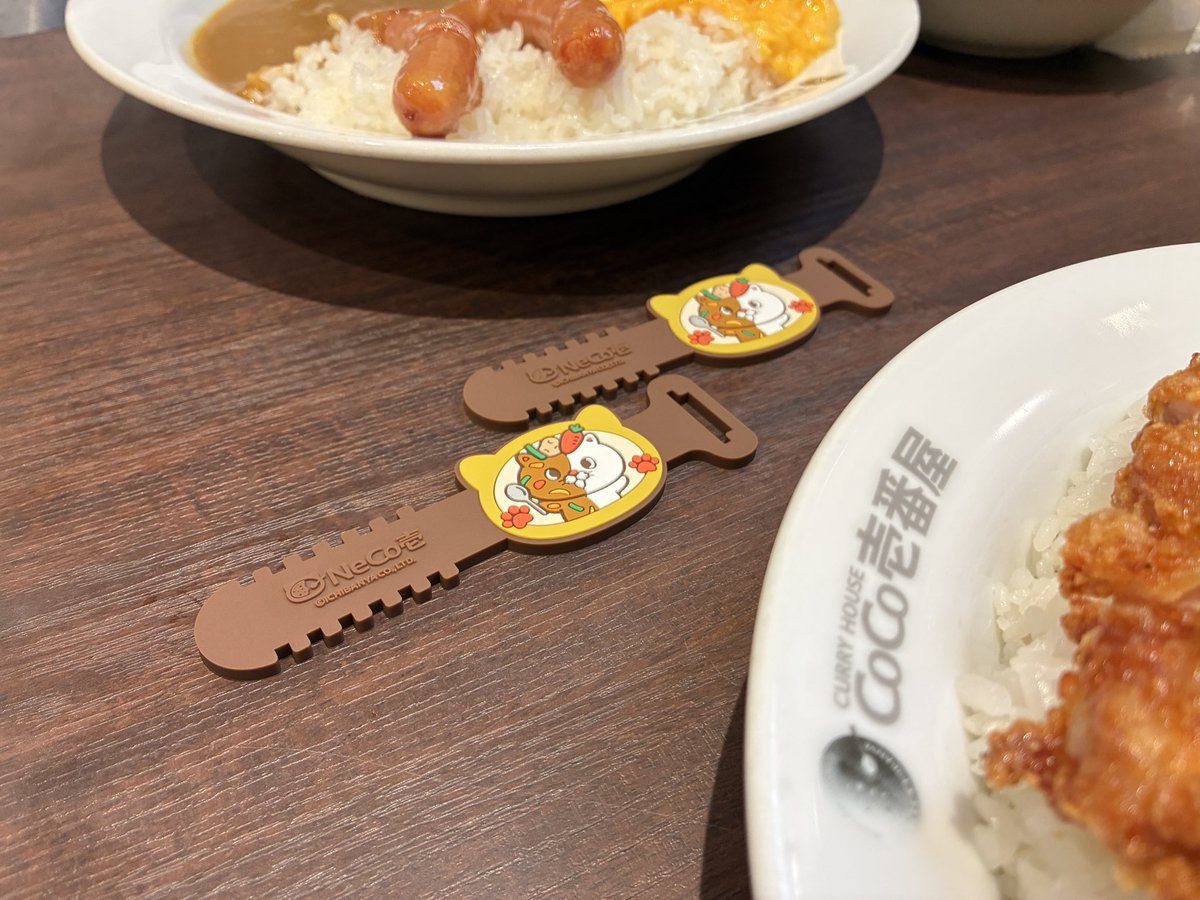 owari_subcul's tweet photo. 娘とネコイチセット頼んだらキャラかぶり💦
#ココイチ
#ネコイチ https://t.co/HV0HKba3Ru