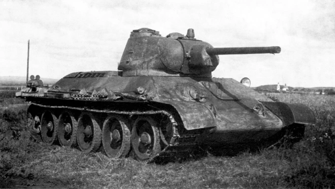 Tank_Archives's tweet photo. Desired modernizations to the T-34 were discussed at a meeting #OTD in 1942. The armour and armament were deemed to be sufficient, but vision and mobility needed work. A commander's cupola and 5-speed gearbox were tested on a new tank indexed T-34S. #tanks #history #WW2 #WWII https://t.co/RQTY6k1MKx