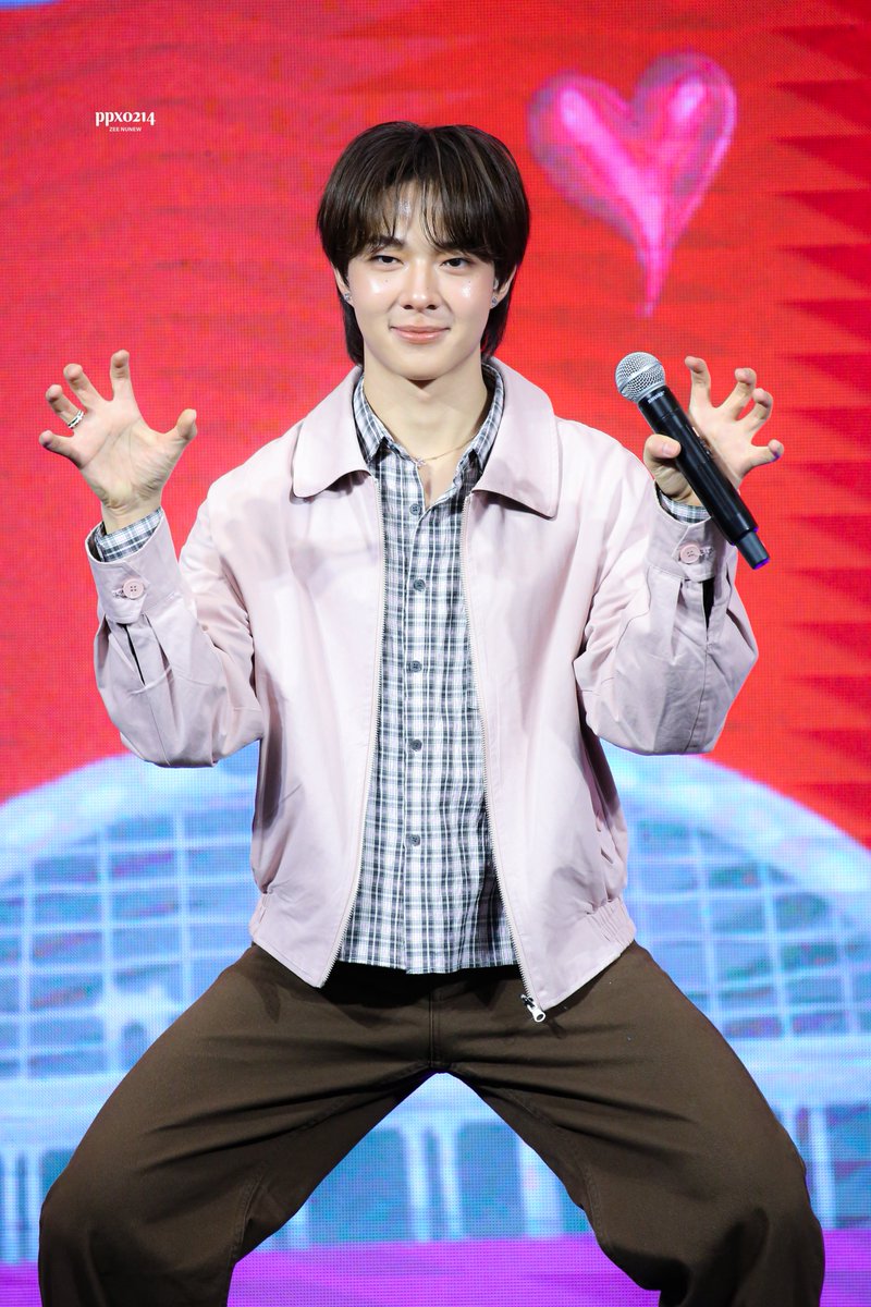 ppx0214's tweet photo. แต่ละท่า5555 🫨

BKK SHOPPING FEST x CWR
#TheMallBangkapixNuNew 
#NuNew https://t.co/8Dfcpu173E