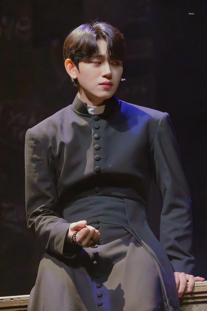 _bampic's tweet photo. 260604 브라더스까라마조프 
스페셜커튼콜 | 장롱안에서

알료샤 #임태현 https://t.co/pZX8bh1IsA