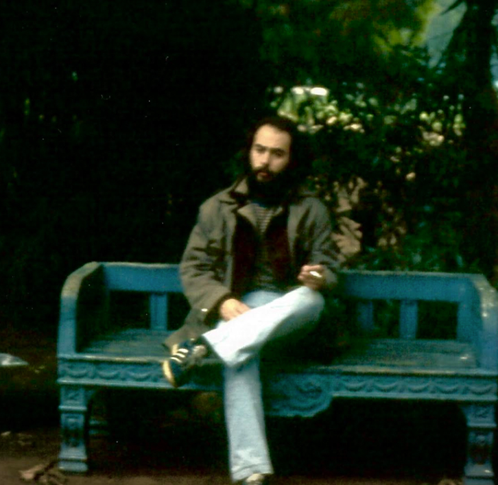 Archivos_ag's tweet photo. El Indio Solari durante la época de "Ciclo del cielo sobre el viento". Un mediometraje experimental independiente filmado en Súper 8 en 1976. https://t.co/jVViKQkGmp