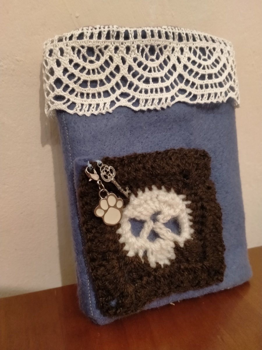 _bluebat_'s tweet photo. DIY funda para mi ebook https://t.co/hjWlYth0z4