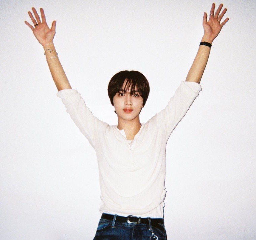 haechanprints's tweet photo. haechan

in 2019                       in 2026 https://t.co/0aDQyIwpHT