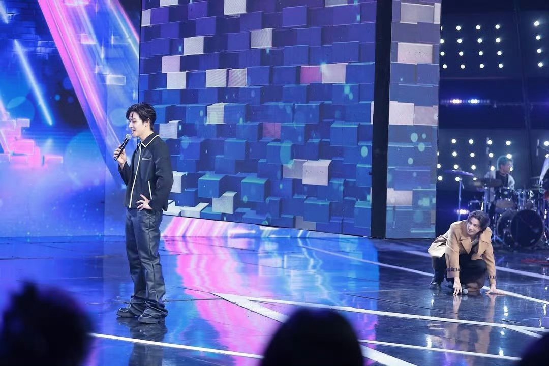 BBenny2537's tweet photo. แจบอมและกลัฟเป็นคู่ฟีดที่ลงตัวกันมากๆอีกคู่เลย แจบอมเป็นคนเกาหลีแต่ร้องเพลงไทยได้ถือว่าชัดมากกกก นู่ภูมิใจในตัวเมน กลัฟก็เก่งเดาถูกอีกร้องเพลงเพราะมาก
 #ร้องข้ามกำแพง #TheWallSong #Workpoint #Workpoint23 #ThewallsongEP300xGulf #JayB #TheWallSongxJAYB https://t.co/ihPvSkmZTx