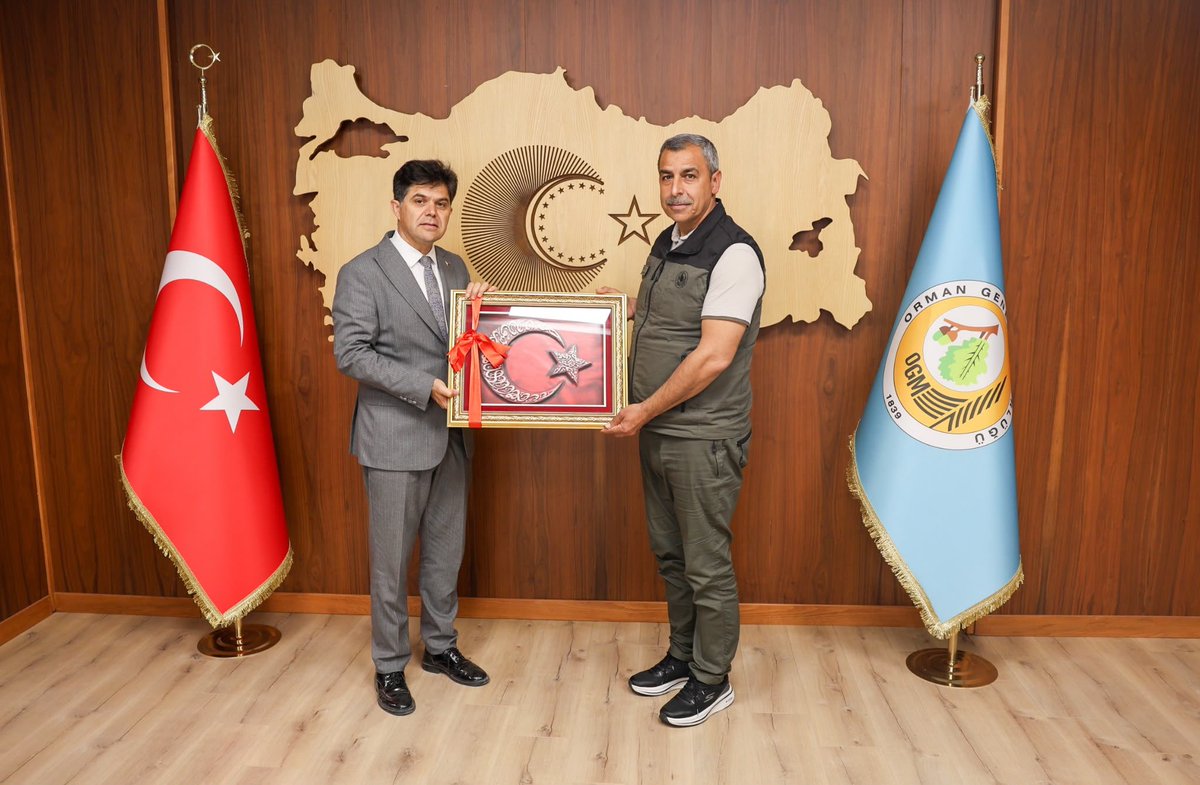 MersinMEM's tweet photo. İl Millî Eğitim Müdürü Muhammed Özdemirci, Mersin Orman Bölge Müdürü olarak göreve başlayan Zafer Kızıl'a hayırlı olsun ziyaretinde bulundu. ✨

🔗 https://t.co/vtAtFE0o4e

@tcmeb 
@Yusuf__Tekin 
@MersinValiligi 
@valiatillatoros 
@Muhammed0744 https://t.co/JvZ6rOsEyt