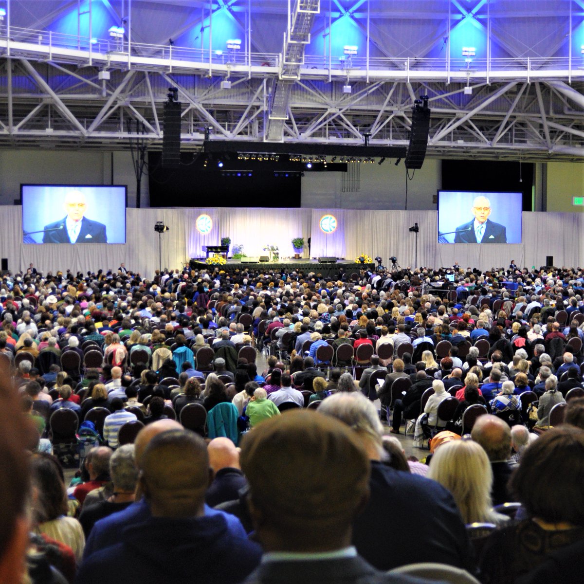 ECKANKAR's tweet photo. “Eckankar is more than an organization, it’s more than a bunch of little classes stretched around the world—here, there, and everywhere. 

It’s a place where people who are looking and have found truth can be together. It’s just that simple. This is the reason for the ECK seminars, so that people of like spiritual mind and heart can be together.

To be with someone else who understands the ways of Divine Spirit, someone else who understands, as a matter of the spiritual ABCs, the fact of karma and reincarnation.” 

—Harold Klemp, “Our Spiritual Wake-Up Calls,” Mahanta Transcripts, Book 15

#ECKANKAR #HaroldKlemp #ECKseminars #SpiritualFamily #SpiritualReunions

Photo by Stan Burgess