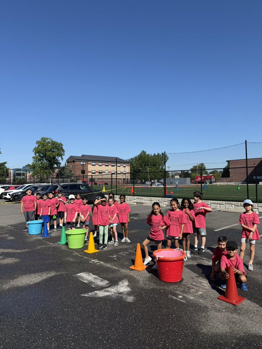 MsLeeds_'s tweet photo. Had the best time at field day yesterday! ☀️💦🏃‍♀️ @Jackson_Ave #mineolaproud https://t.co/sVPTS8dAbE