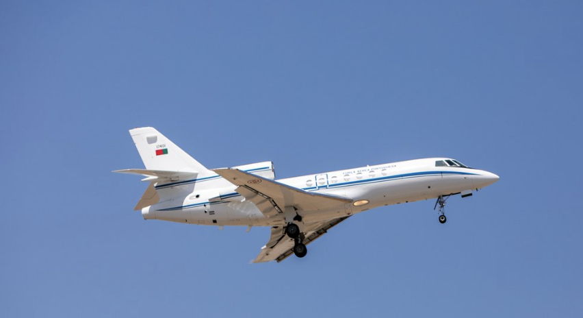 fap_pt's tweet photo. Um avião Falcon 50 realizou o transporte de longa distância de um doente que carecia de cuidados médicos urgentes. 

A missão, que decorreu ao durante a passada quarta-feira, ligou o arqueipélago da Madeira ao continente.

#ForçaAérea #MEDEVAC #Falcon50 https://t.co/hZAQgNT5xY