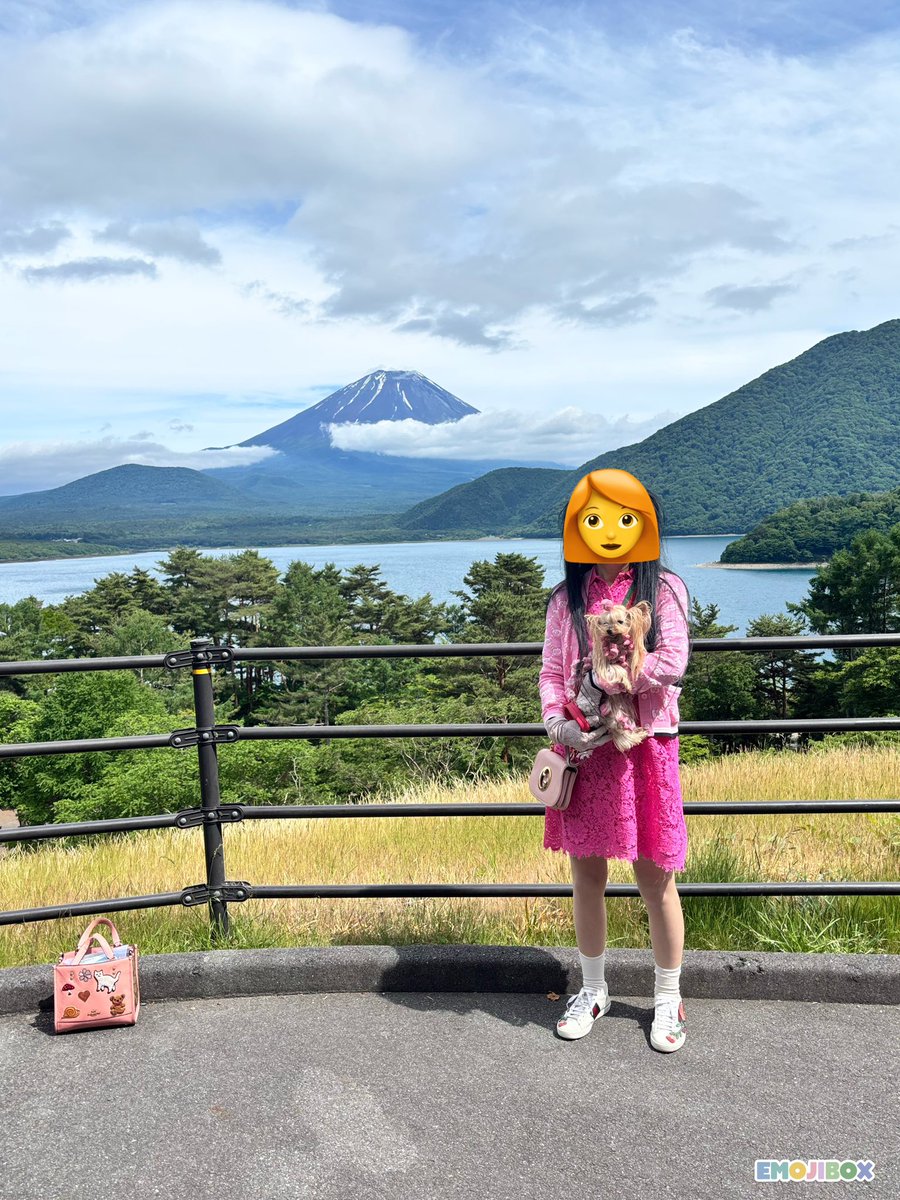 priprikitty's tweet photo. 浅間神社行こうと思ったけど🐶🆖みたい😣だから本栖湖→精進湖→西湖ドライブ🚙
1番🗻綺麗に見えた本栖湖記念撮影📸
河口湖周りよりめちゃ空いてるよ〜😄 https://t.co/syt2Bn1up9
