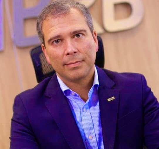 NewsLiberdade's tweet photo. 🚨URGENTE - Paulo Henrique Costa, ex-presidente do BRB, informa à PF que pretende apresentar um esboço de colaboração já nos próximos dias

A promessa é que o material a ser entregue será completo e com “novidades”. https://t.co/XPVZ3pwwFO