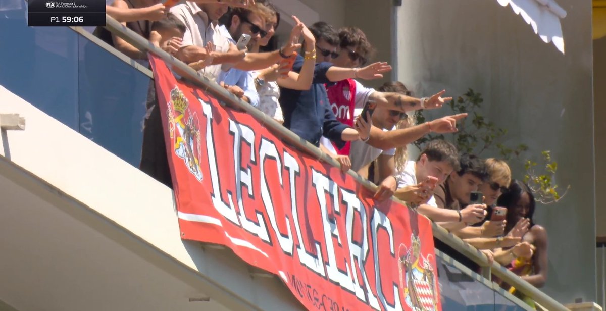 TearOffFR's tweet photo. Le petit coucou traditionnel à ses amis présent au premier virage pour Charles Leclerc ! 👋

#F1 #MonacoGP https://t.co/x6jqqbzo2P
