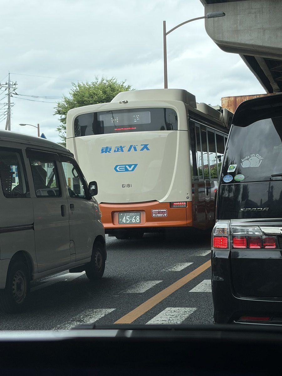 3ype_nasode's tweet photo. 東武バスかっこいいな https://t.co/8WJ1qiqgIL