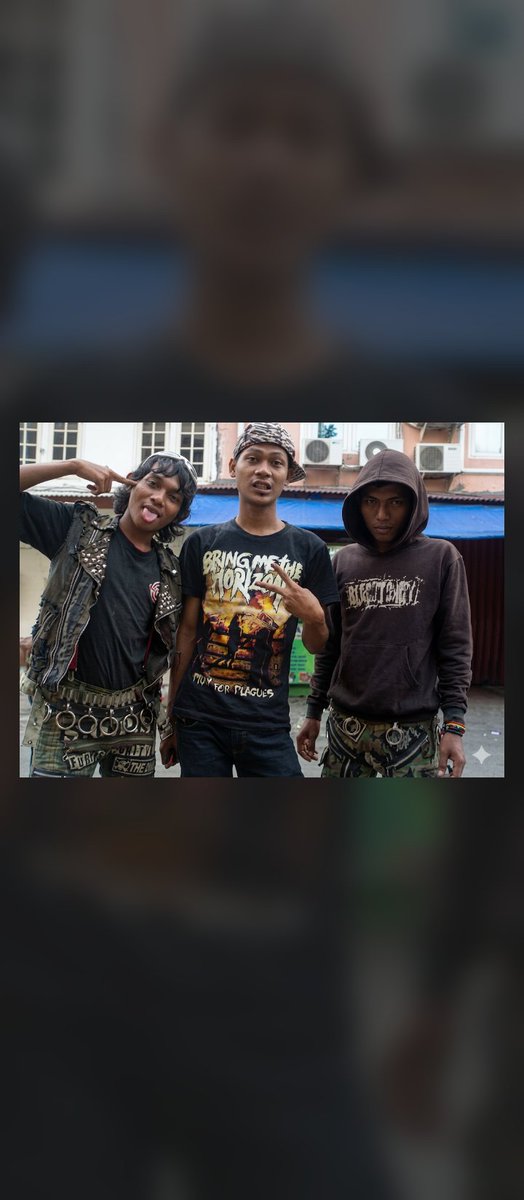 aryajayasena's tweet photo. Jakarta, April 2011 🥲

Movements are expressions of the public will
Punk became a movement cos we all felt lost, but the leaders sold out and now we all pay the cost.

Crass - Punk Is Dead https://t.co/FBDnCHc4mf