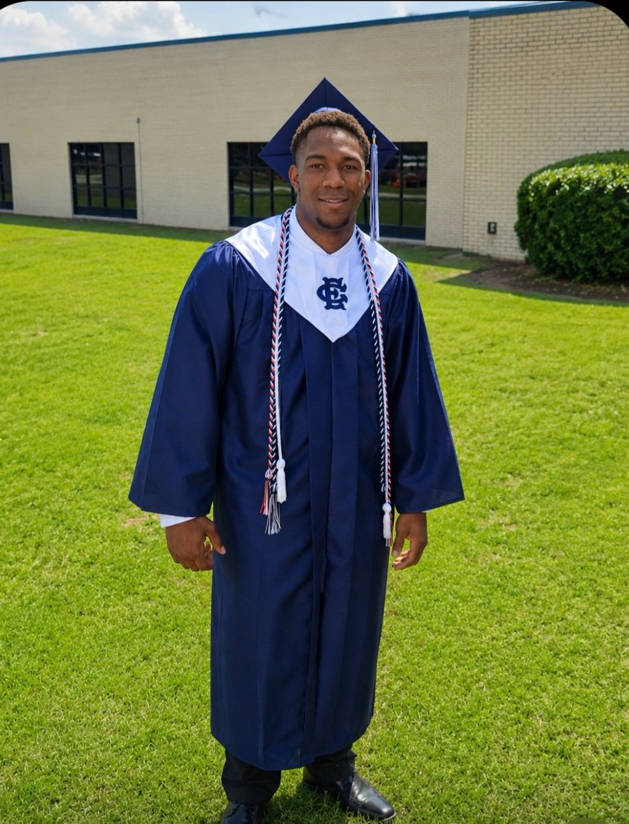 CoachBarron97's tweet photo. Congratulations to my youngest son @barron_jaylon. We are extremely proud of you Son. God has done It for you again. May your next chapter be your best chapter "IN JESUS NAME AMEN "!! #PROUDFATHER https://t.co/y6Jyl8tLzM