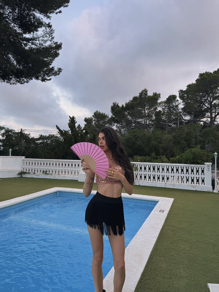 therealchiara00's tweet photo. Rt se ti piace il mio look 🪭💖 https://t.co/P4pTcRlVqM
