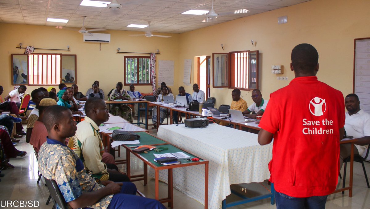 UrcbSd's tweet photo. Formation des jeunes sur le changement climatique à Nouna. 
Des exercices pratiques et visites terrain (Station météorologique)
#changementclimatique @AnamBurkina https://t.co/qZgAYwIXDL