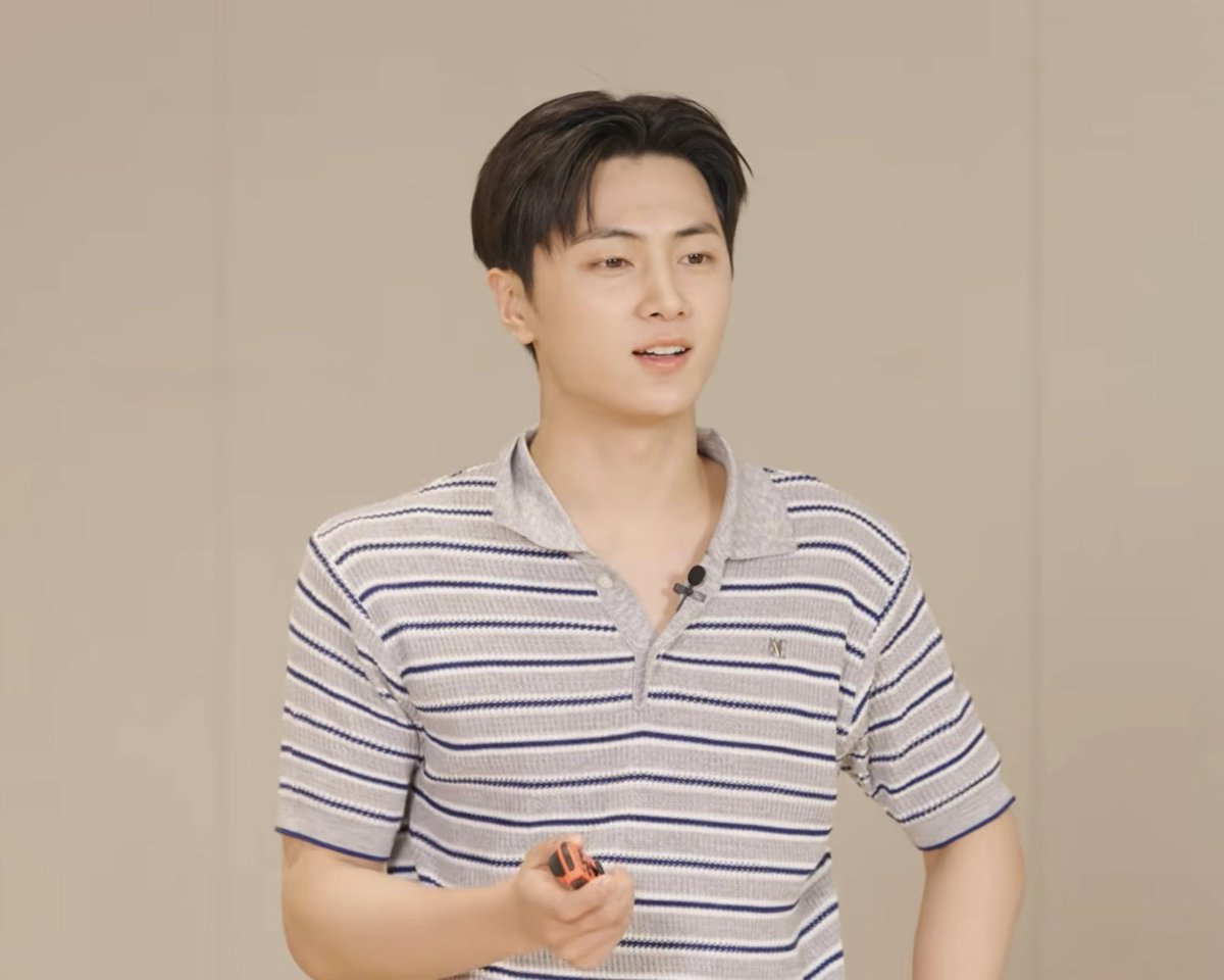 qkrwhdtjd04's tweet photo. 잠깐만….. https://t.co/nger9spfBJ