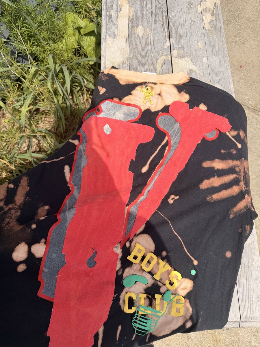 tgngoon_'s tweet photo. I turned 4 different vlone shirts + a billionaire boys shirt into 2 customized vlones #vlone #customclothing #designer #art #juicewrld https://t.co/sANUSHy1TR
