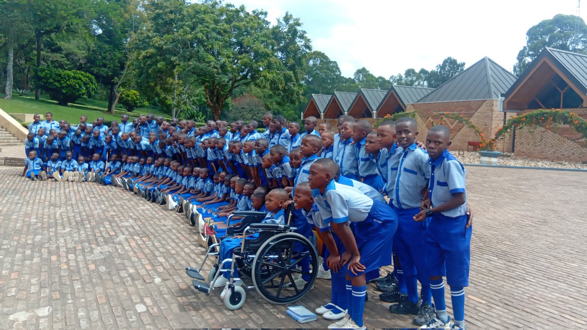 de_ndoli's tweet photo. Kuri uyu wa gatanu tariki ya 5/06/2026,abanyeshuri biga mu mwaka wa Gatandatu(P6) kuri Ecole de l' Immaculée Conception  Ngarama yo muri @NgaramaSectorR muri @GatsiboDistrict basuye Inzu ndangamurage iri i Huye @HuyeDistrict  basobanuriwe byinshi ku mateka yaranze u Rwanda. @Rwanda_Edu  @NESA_Rwanda @REBRwanda @RwandaEast @PudenceR @GatsiboDistrict @MUKAMANAMarcel1 
#TumenyeAmateka