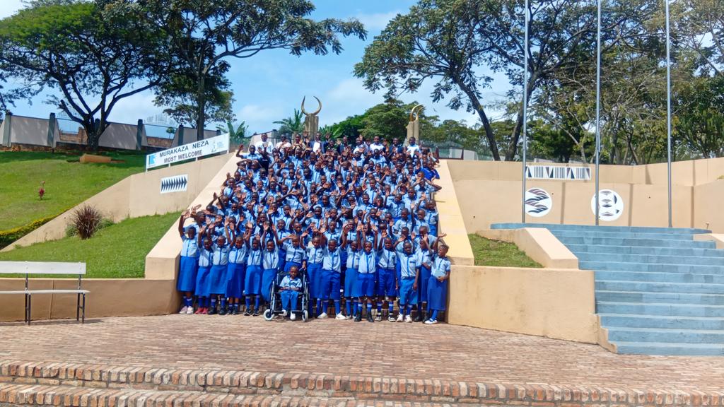 de_ndoli's tweet photo. Kuri uyu wa gatanu tariki ya 5/06/2026,abanyeshuri biga mu mwaka wa Gatandatu(P6) kuri Ecole de l' Immaculée Conception  Ngarama yo muri @NgaramaSectorR muri @GatsiboDistrict basuye Inzu ndangamurage iri i Huye @HuyeDistrict  basobanuriwe byinshi ku mateka yaranze u Rwanda. @Rwanda_Edu  @NESA_Rwanda @REBRwanda @RwandaEast @PudenceR @GatsiboDistrict @MUKAMANAMarcel1 
#TumenyeAmateka