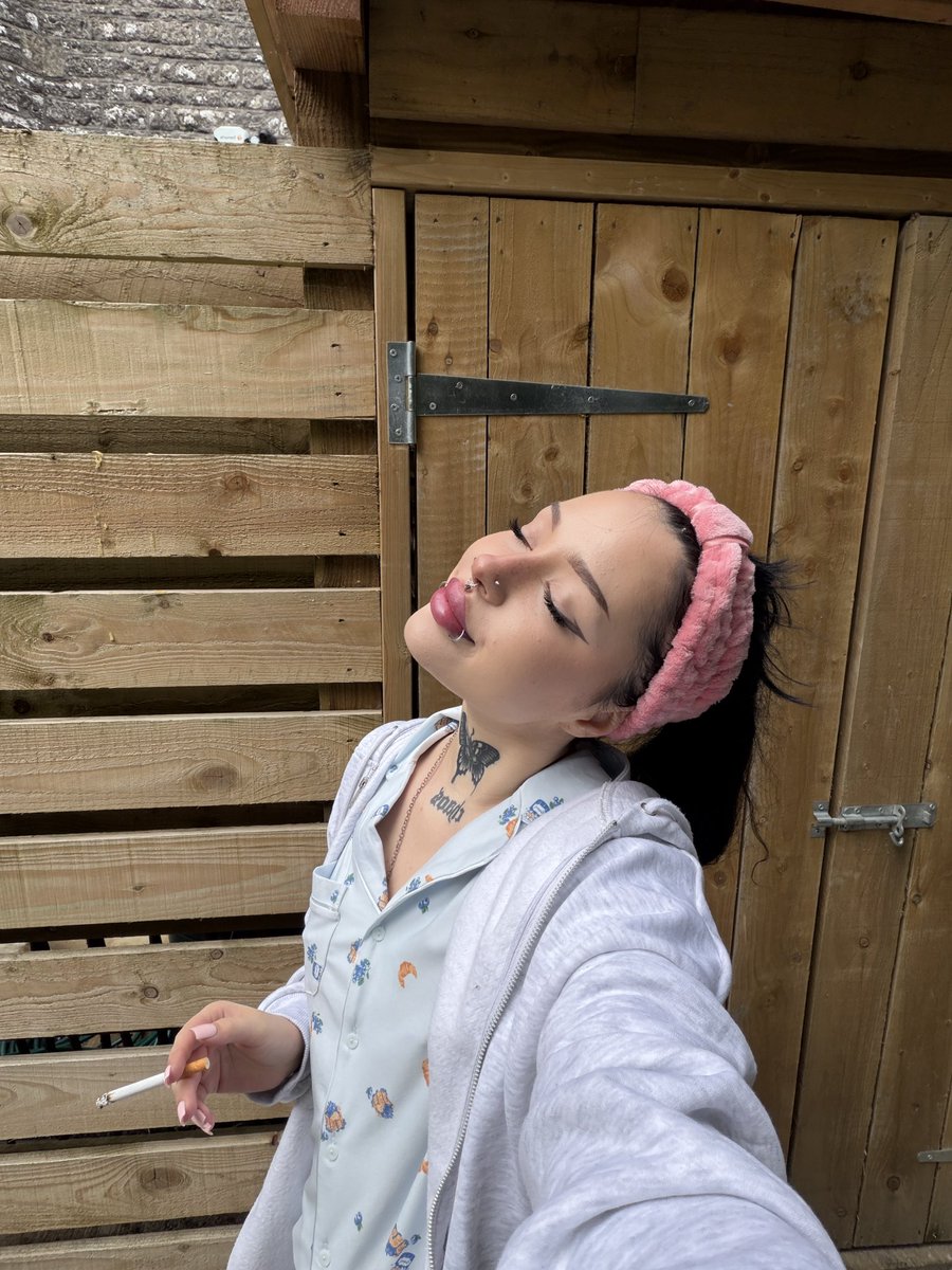 viciunvailed's tweet photo. Mornings are better when you fetch my coffee and eat the ash from my cig https://t.co/hxV8yPeRfT