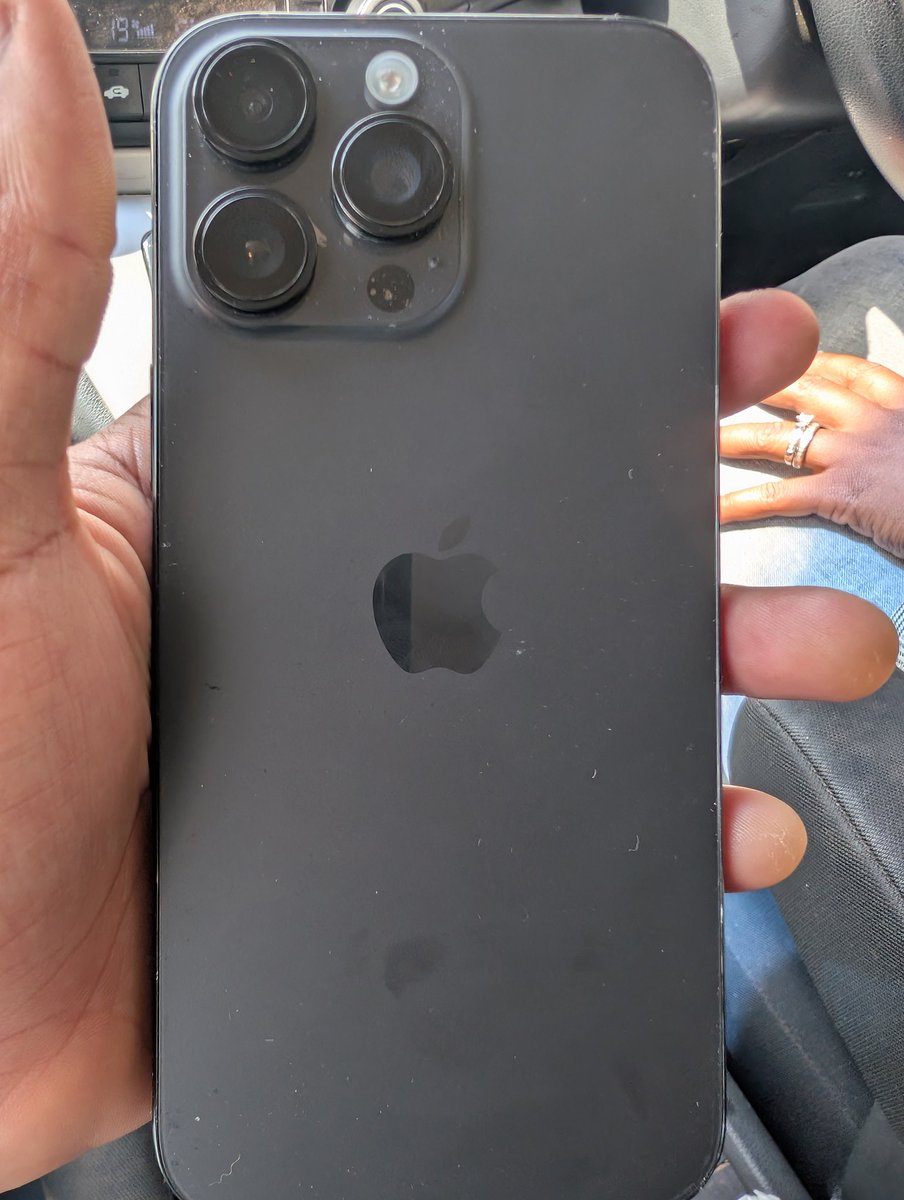Dizo_Izo's tweet photo. Pali iphone 16 Pro Max.... Need Cash ya fast fast..No mistake 
BT health. 96% 
3.5 cash....ndaduka https://t.co/glfYyYswnA