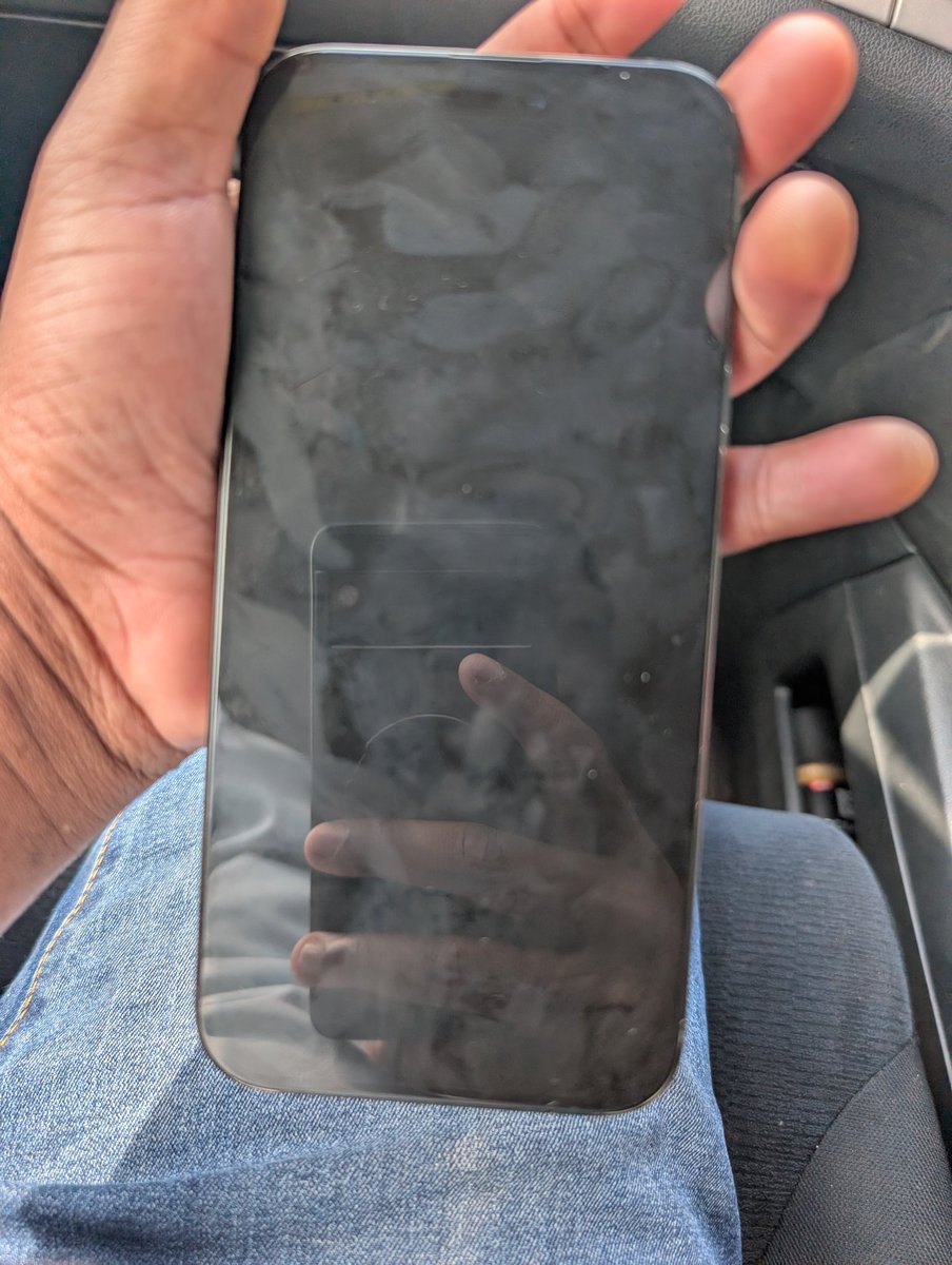 Dizo_Izo's tweet photo. Pali iphone 16 Pro Max.... Need Cash ya fast fast..No mistake 
BT health. 96% 
3.5 cash....ndaduka https://t.co/glfYyYswnA