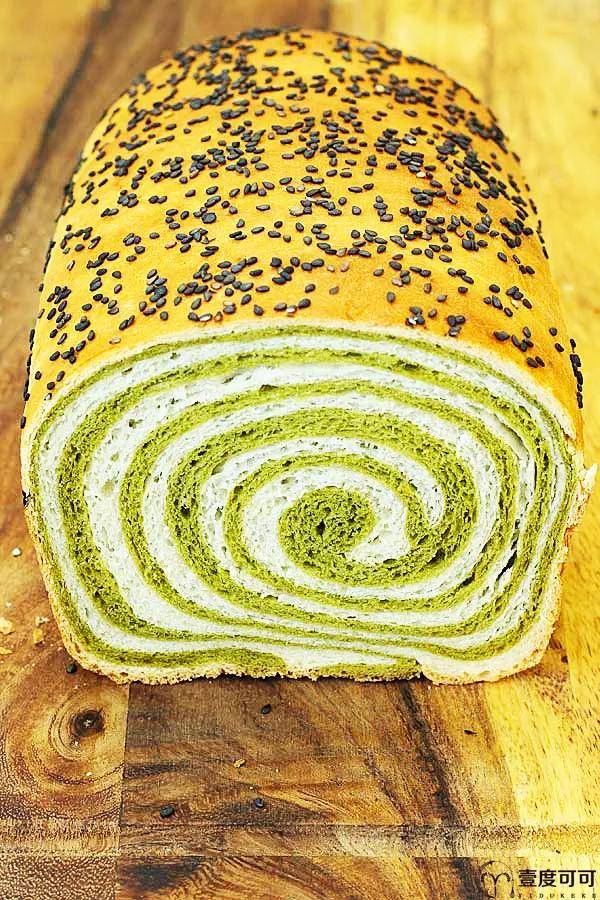 Alice_Hob's tweet photo. Tried this fluffy Japanese matcha mochi pancake with red bean filling today! The perfect balance of earthy matcha and sweet red bean—total comfort in every bite https://t.co/nYyN5SVz2j