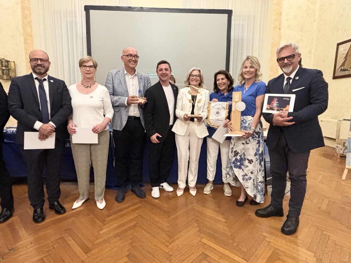 giovannigostoli's tweet photo. Ieri a Taranto per la giornata conclusiva della Staffetta Blu della Legalità promossa da @MarevivoETS  e Lega Navale Italiana, patrocinato e sostenuto da @comuni2030. Un modello nazionale di educazione civica, legalità e sostenibilità: https://t.co/fNmolWw8JK

#comunisostenibili https://t.co/cOPrO8QcY8