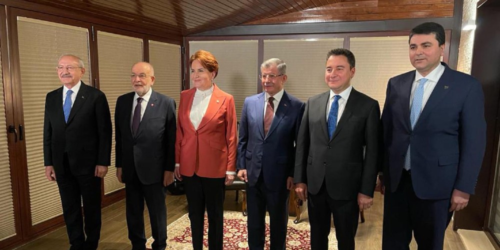 Katfar's tweet photo. İran eski Cumhurbaşkanı Ahmedinejat: İran'daki Mossad ajanlarını tespit etmek için bir birim kurduk. Birimin başındaki adam Mossad ajanı çıktı.
Aynı durum bizde de var. Akp'den kurtulmak için muhalif birim kurduk. Birimin başındaki adam Akpli çıktı. https://t.co/q325YyTTTD