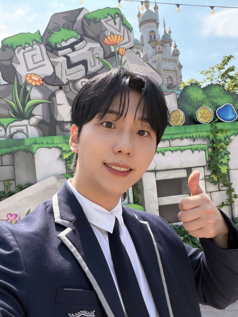 gunilbbl's tweet photo. 💌 11.52AM CET

ㅋㅋㅋㅋㅋ The vlog of me going to Lotte World got uploaded so I'm sending you a picture https://t.co/smPLXwYDoG