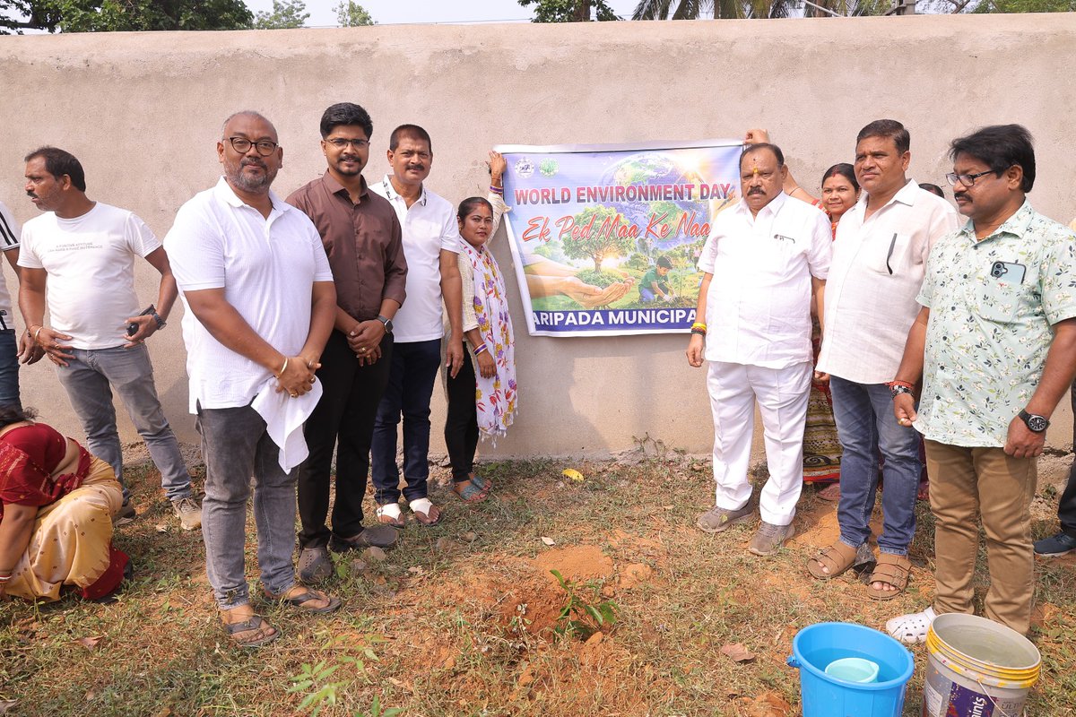 baripadam's tweet photo. 🌱 On the auspicious occasion of World Environment Day,@baripadam organized a Mega Plantation Drive.The programme was graced by Hon'ble MLA,Baripada,Sj.Prakash Soren,Chairperson,Vice-Chairperson,Councillors,Local Youth Club members,SHGs,Executive Officer &amp; officials of @baripadam https://t.co/HiMHOa2wbh
