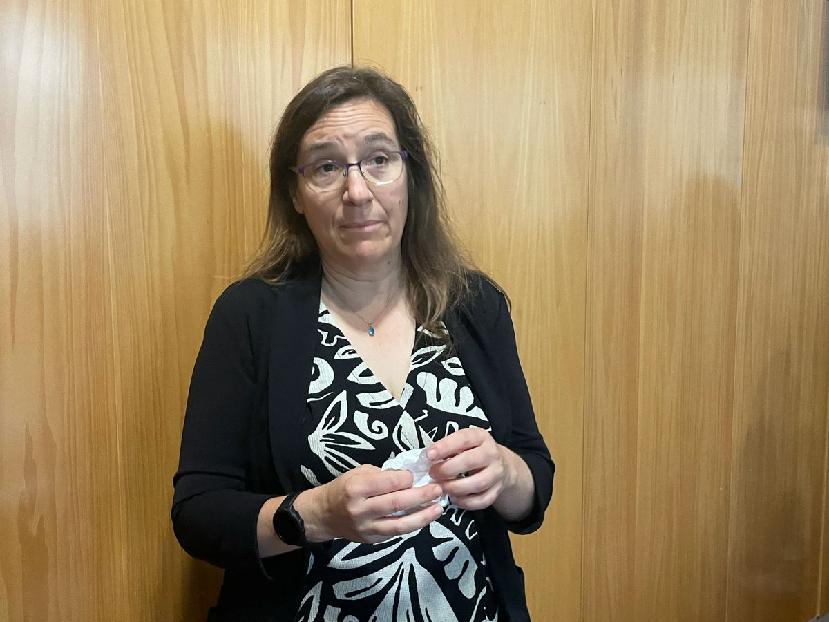 oper_uv's tweet photo. #JornadaERC A propòsit del seu paper com a avaluadora de propostes #ERC Verónica Sanz manifesta que és un treball laboriós però que li dóna satisfacció. Anima a perseverar perquè rarament es consegueix a la primera. Catedràtica Dept de Física Teòrica Universitat de València https://t.co/69Fdjyqabj