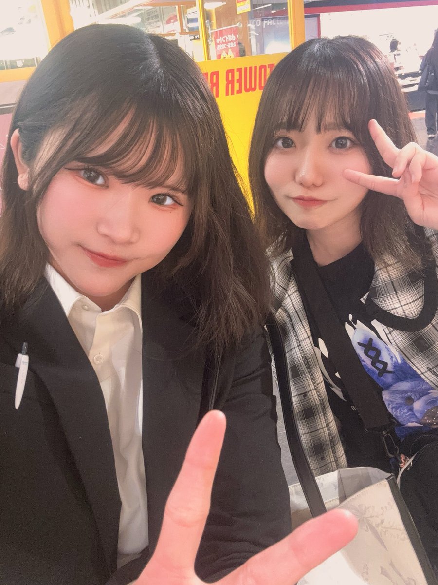 muni_hd's tweet photo. みんなみてー！！

めっちゃ推しメンに似てる子が歩いてるかわい〜って思ってたらてそさんご本人でした‼️運命かんじた꒰՞ɞ̴̶̷̥⩊ɞ̴̶̷̥꒱♡
捕獲されました。これより幸せなことない！楽しみな予定ができました🥺全て頑張れる〜！

めっちゃスーツですみません、普段は別に着てません https://t.co/6sc4F0wCtC