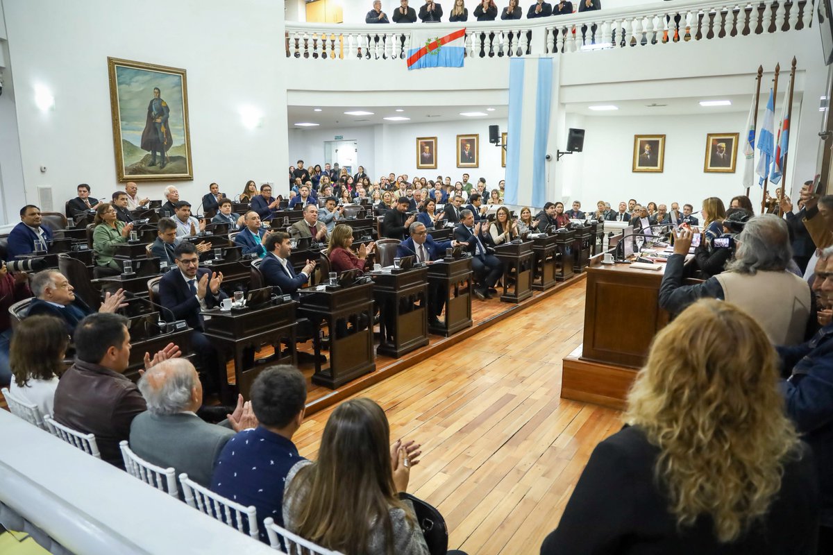 rickiherrera's tweet photo. En un merecido homenaje, la Legislatura de La Rioja reconoció a Nicolás Lázaro Fonzalida. 

Chileciteño de ley. Un hombre de vocación, de trayectoria, de gran valía y que, en lo personal, me inspira profundo respeto.

En este reconocimiento también va todo el cariño y el agradecimiento de quienes tuvimos la dicha de compartir enseñanzas, recorridos y momentos de la vida política.

¡Gracias, "Fonsha" querido!