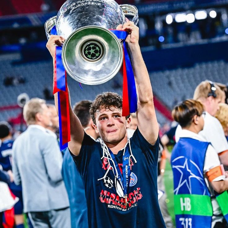theMadridZone's tweet photo. 🚨 BREAKING: PSG will NOT SELL Joao Neves or Vitinha, NO MATTER WHAT THE OFFER IS.

They will not even LISTEN to any offer, whether it's €150M or above. @COPE https://t.co/pDCK82Gcr9