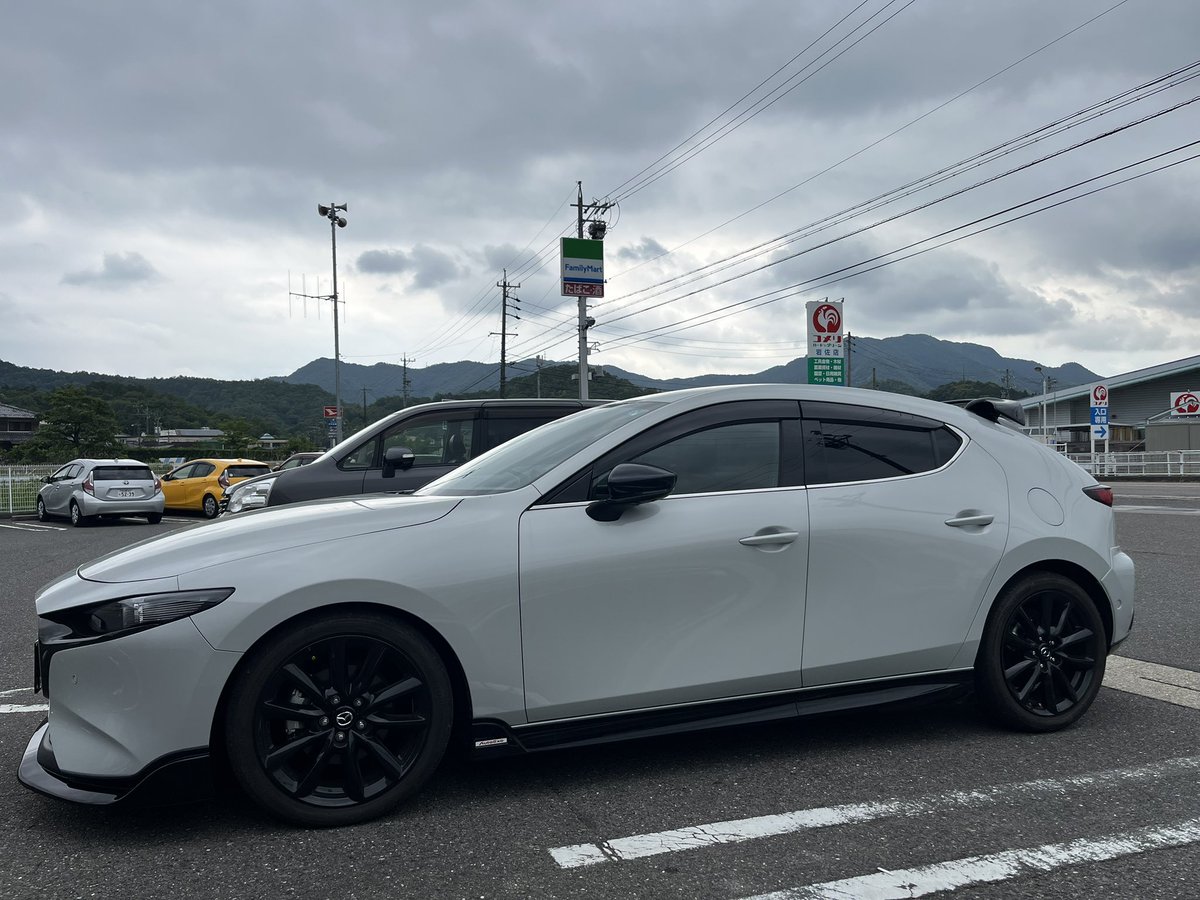 MAZDA3717's tweet photo. 明日は洗車🚘 https://t.co/FxNH9WFbHM