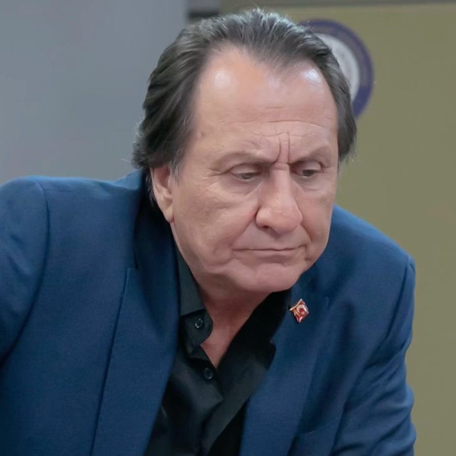darkwebhaber's tweet photo. Hüsnü Çoban'ın şehit olmasıyla Arka Sokaklar'a veda eden Özgür Ozan:

Dizinin biteceğine dair iddialar her zaman vardı ama bu seferki bayağı sert oldu. 

Şu anda bonservisim elimde yani. https://t.co/qEVGFQvyUD