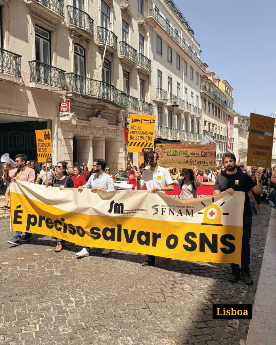 FNAMedicos's tweet photo. No dia da greve, as concentrações e manifestações em vários pontos do país revelaram que os médicos estão unidos e mobilizados para rejeitar a Reforma Laboral.

80% dos médicos do SNS fizeram greve.

+INFO: https://t.co/a37IIKcwjX

#FNAM #MédicosSNS #GreveGeral #sns https://t.co/nv6qAMhhDI