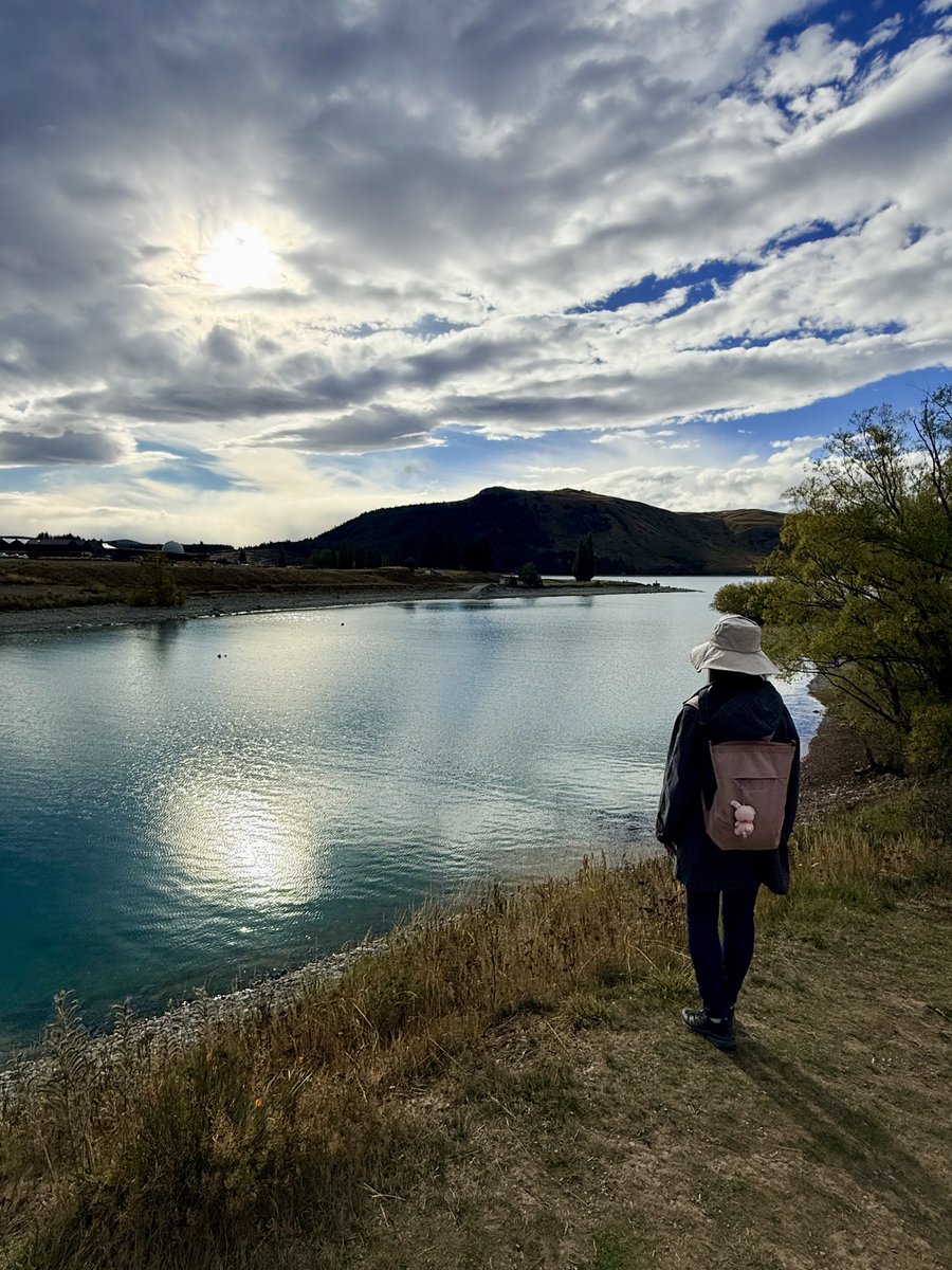 Eddie00616's tweet photo. 先の旅で、大雨のなか少し休んで、目が覚めたら目の前がすっかり新しい世界に変わっていた時のこと。

畫面を見返していると、一瞬であの瞬間に戻ったような気持ちになりますね。

旅先での写真や動画は、やっぱりたくさん撮っておくに限るなとしみじみ思います。

#lake_tekapo https://t.co/WJcFROzhhq
