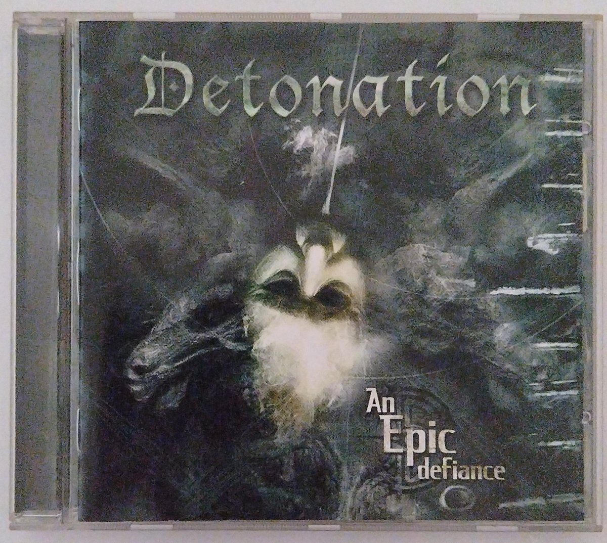 hiro_abc84's tweet photo. 歯磨き中に口の中傷つけた
めっちゃ腫れて違和感

Detonation
An Epic Defiance

今日はこのメロデス作品を聴きます
これ買った理由はケースにDark Tranquility好きにオススメだよ的なステッカーが貼ってあって買った
ジャケ買いじゃなくステッカー買い
確かにそれっぽい感じの良盤

#今日はこれ聴く https://t.co/NzwOrxPWSf