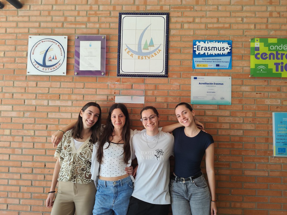 IES_ESTUARIA's tweet photo. Hoy decimos hasta luego a las alumnas en prácticas del MAES. Muchas gracias a Regina, Ana, Carmen, Julia, (y María). ¡Suerte en lo que os depare el futuro! 🎒❤️ https://t.co/xrtRZoErNQ